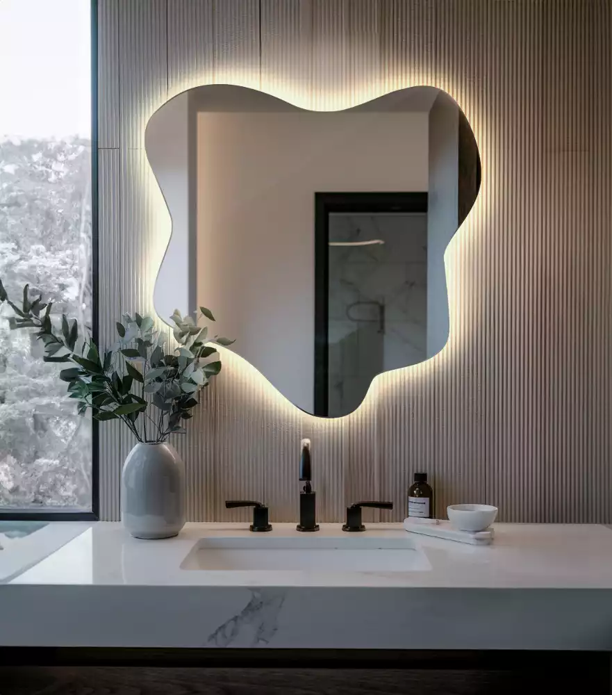 Miroir décoratif moderne en forme de tache avec éclairage intégré