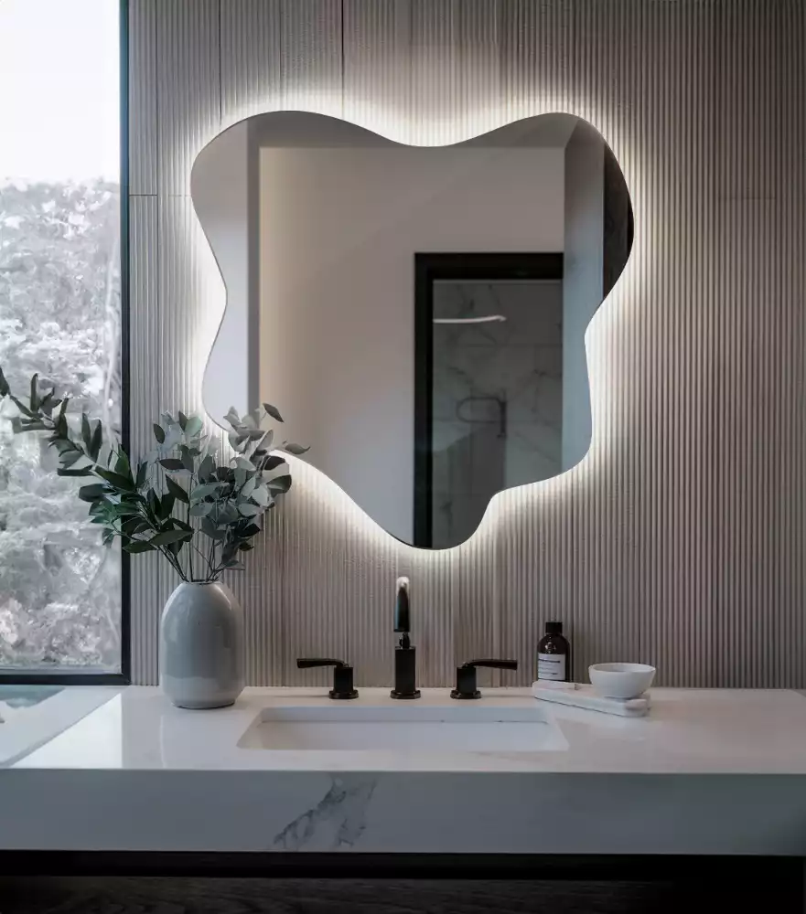 Miroir décoratif moderne en forme de tache avec éclairage intégré