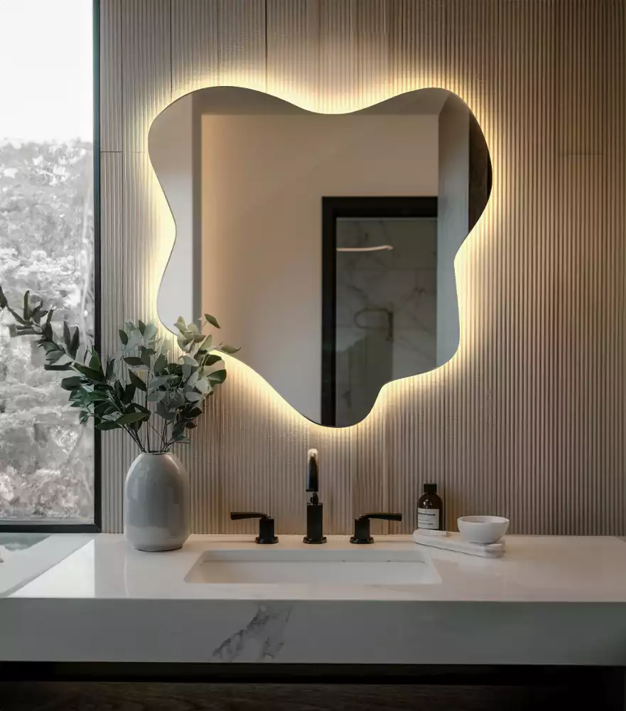 Miroir décoratif moderne en forme de tache avec éclairage intégré