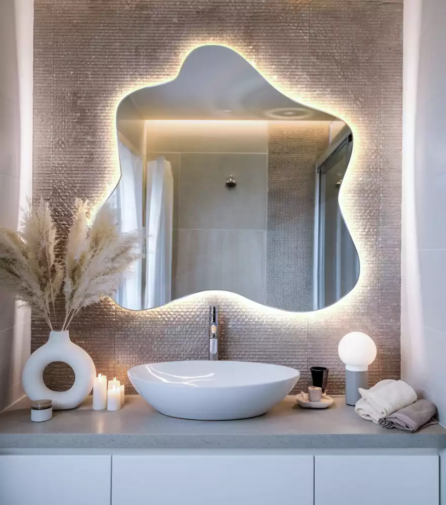 Miroir décoratif moderne en forme de tache avec éclairage intégré