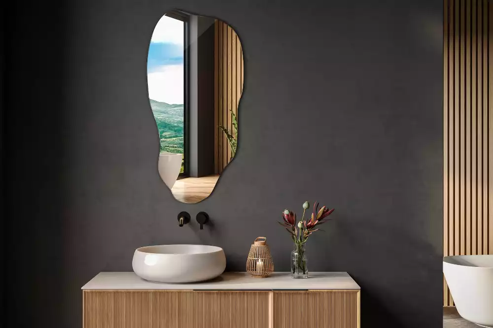 Miroir mural à forme organique