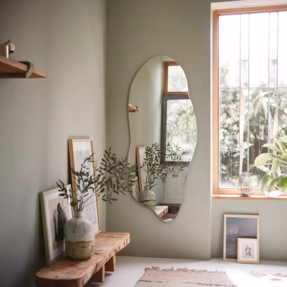 Miroir suspendu de forme organique moderne