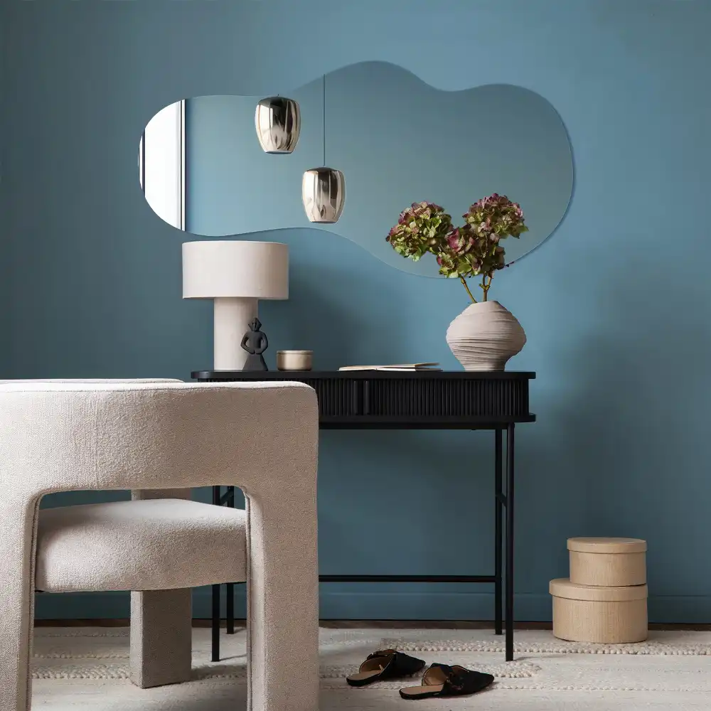 Miroir suspendu de forme organique