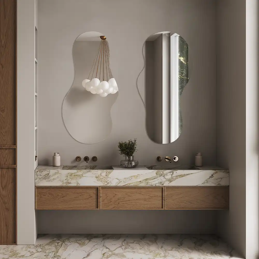 Miroir suspendu de forme organique