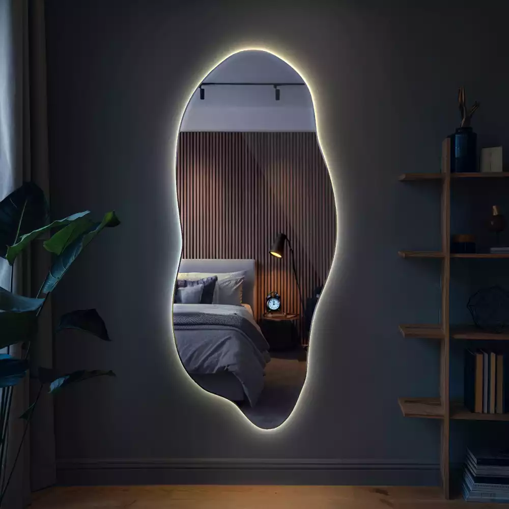 Miroir organique lumineux suspendu au design original