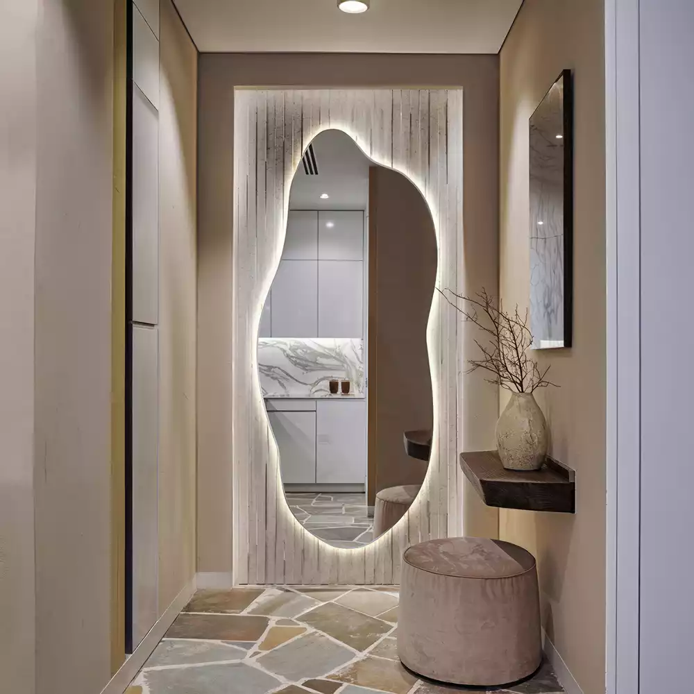 Miroir organique lumineux suspendu au design original