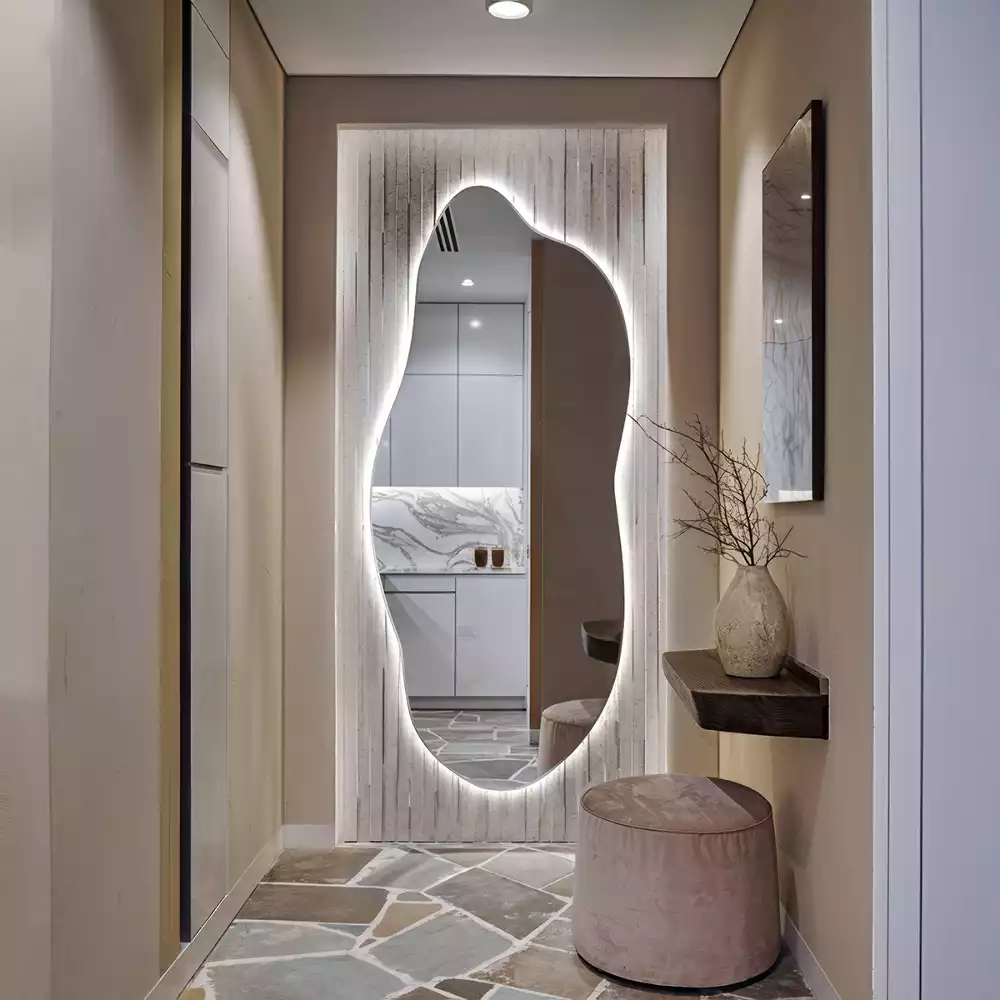Miroir organique lumineux suspendu au design original