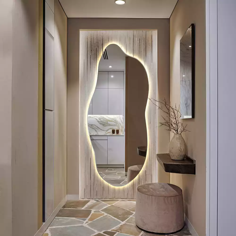 Miroir organique lumineux suspendu au design original