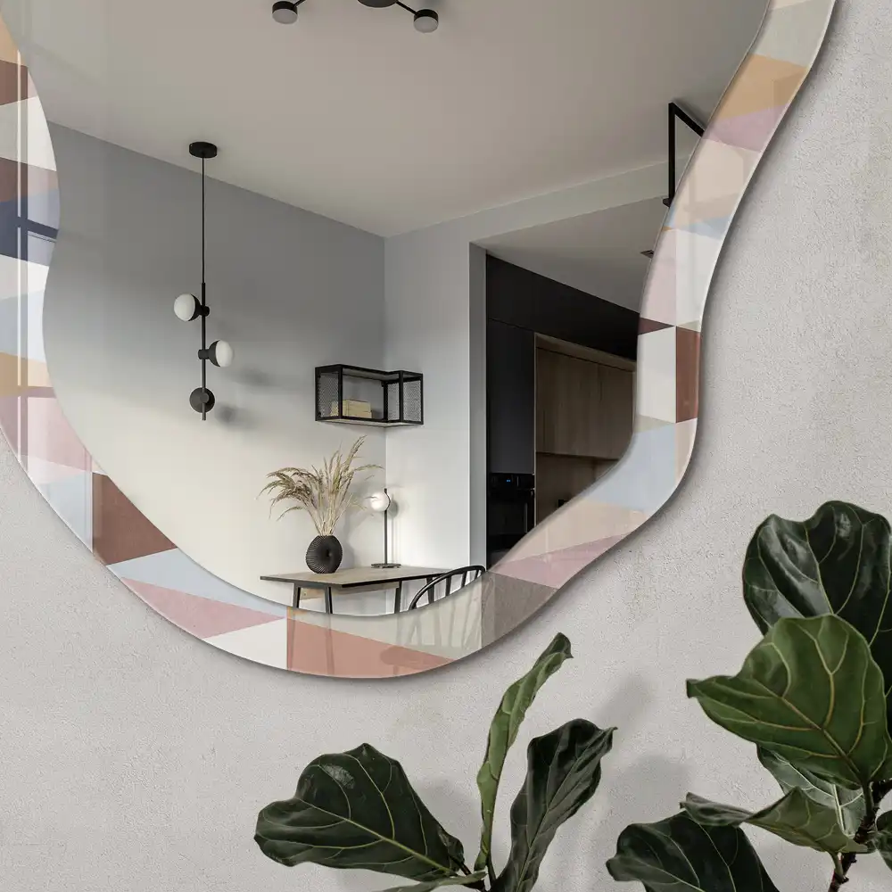 Miroir encadré avec impression géométrique aux formes irrégulières pastel