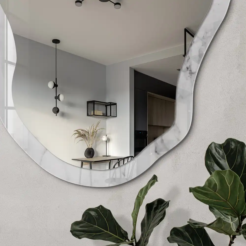 Miroir décoratif irrégulier à effet marbre gris