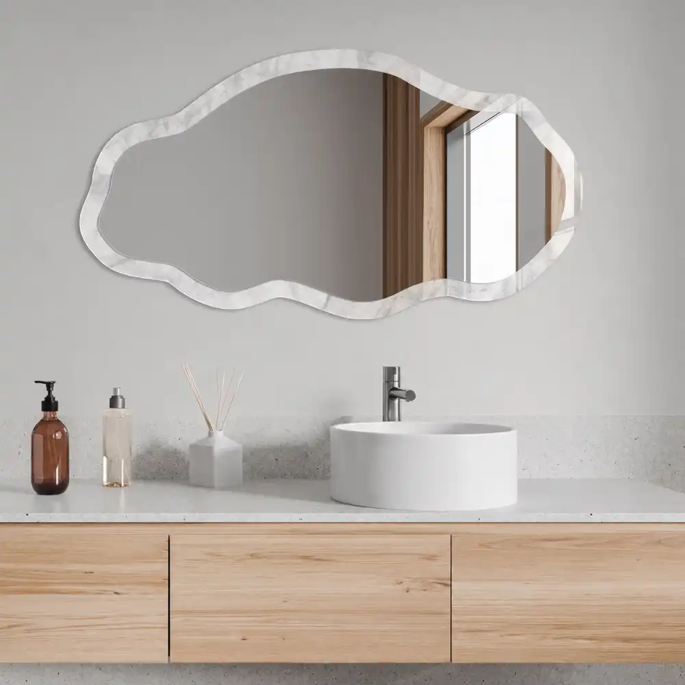 Miroir irrégulier à motif marbre gris