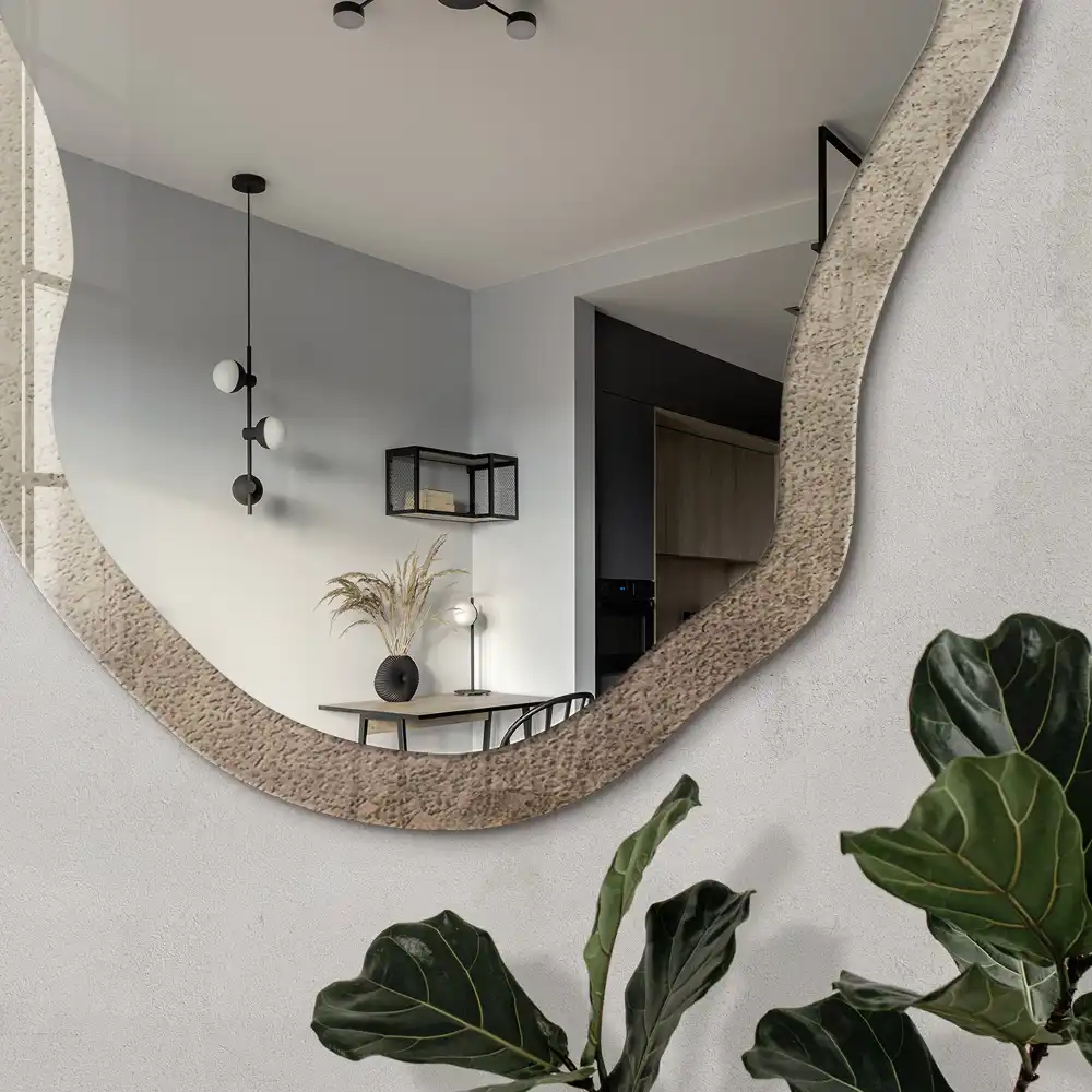 Miroir encadré à impression de forme irrégulière avec fond chaleureux