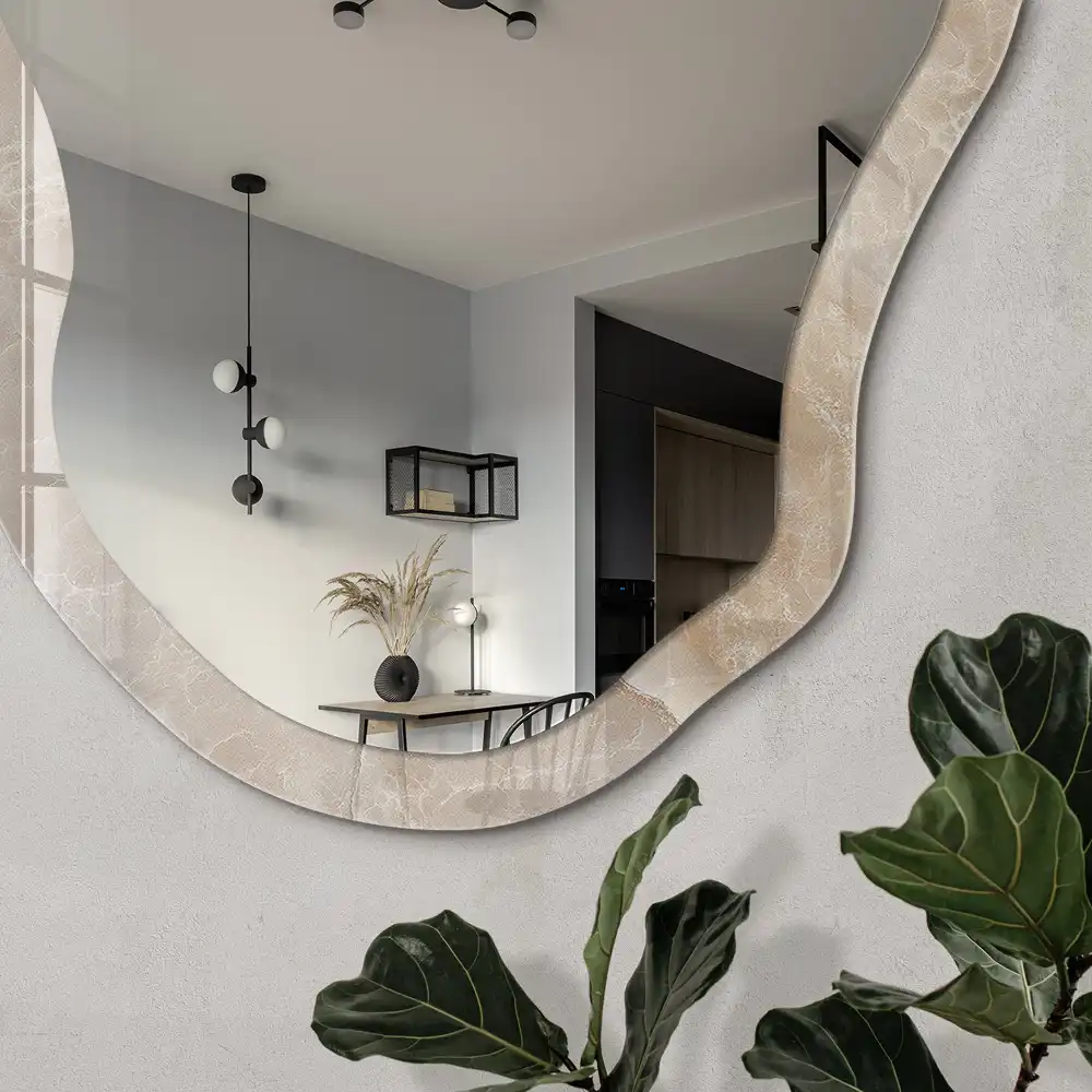 Miroir encadré à impression marbre beige de forme irrégulière