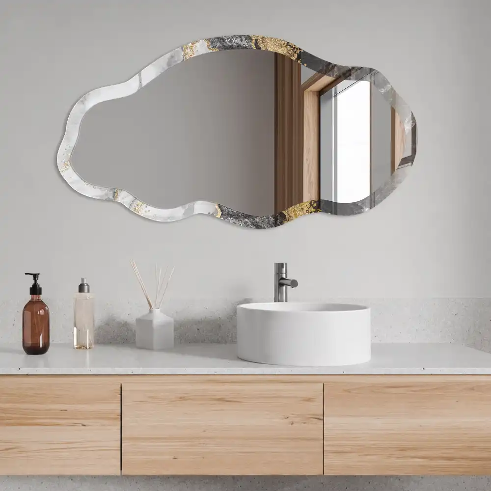 Miroir encadré à motif marbré rayé de forme irrégulière
