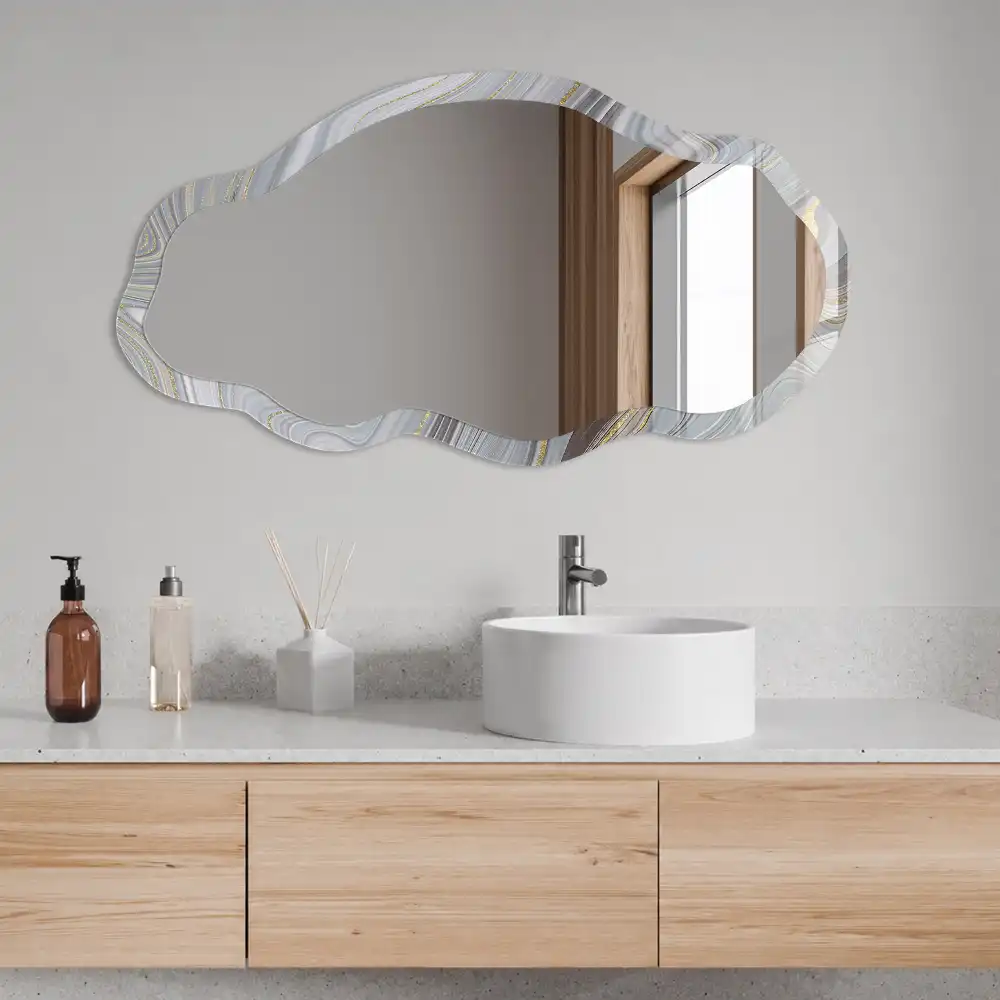 Miroir encadré avec impression de lignes effet marbre forme irrégulière