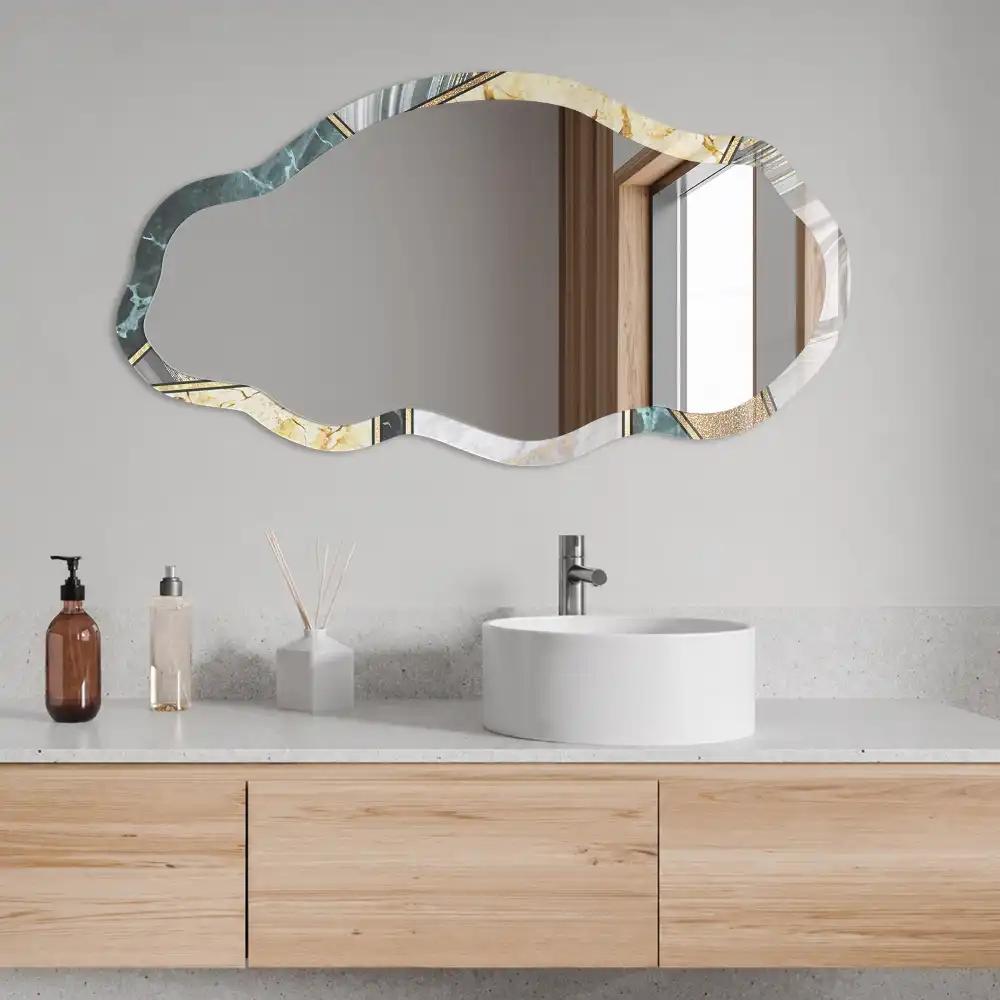 Miroir encadré à motif mosaïque géométrique de forme irrégulière
