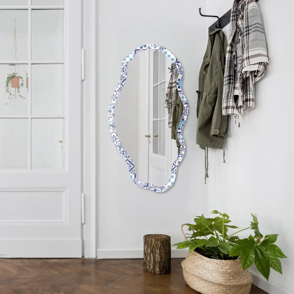 Miroir encadré à motif géométrique effet carrelage