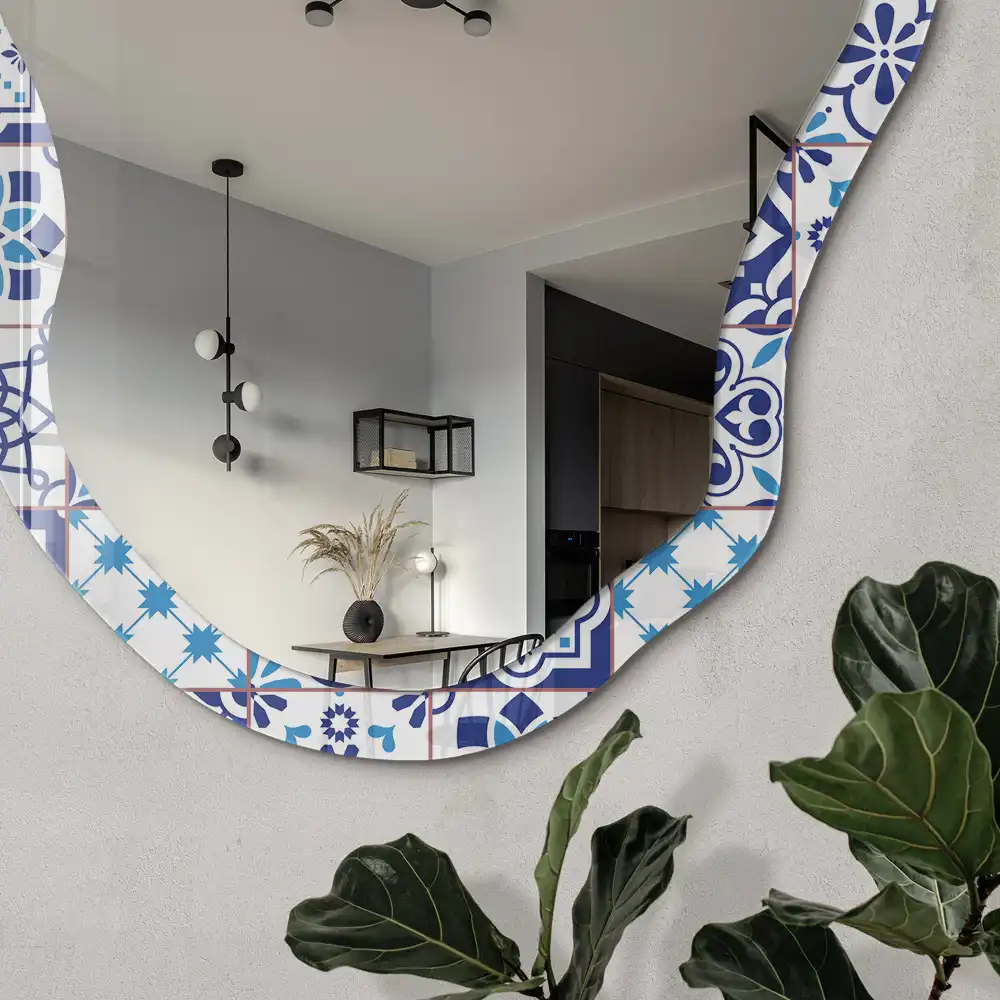 Miroir encadré à motif géométrique effet carrelage