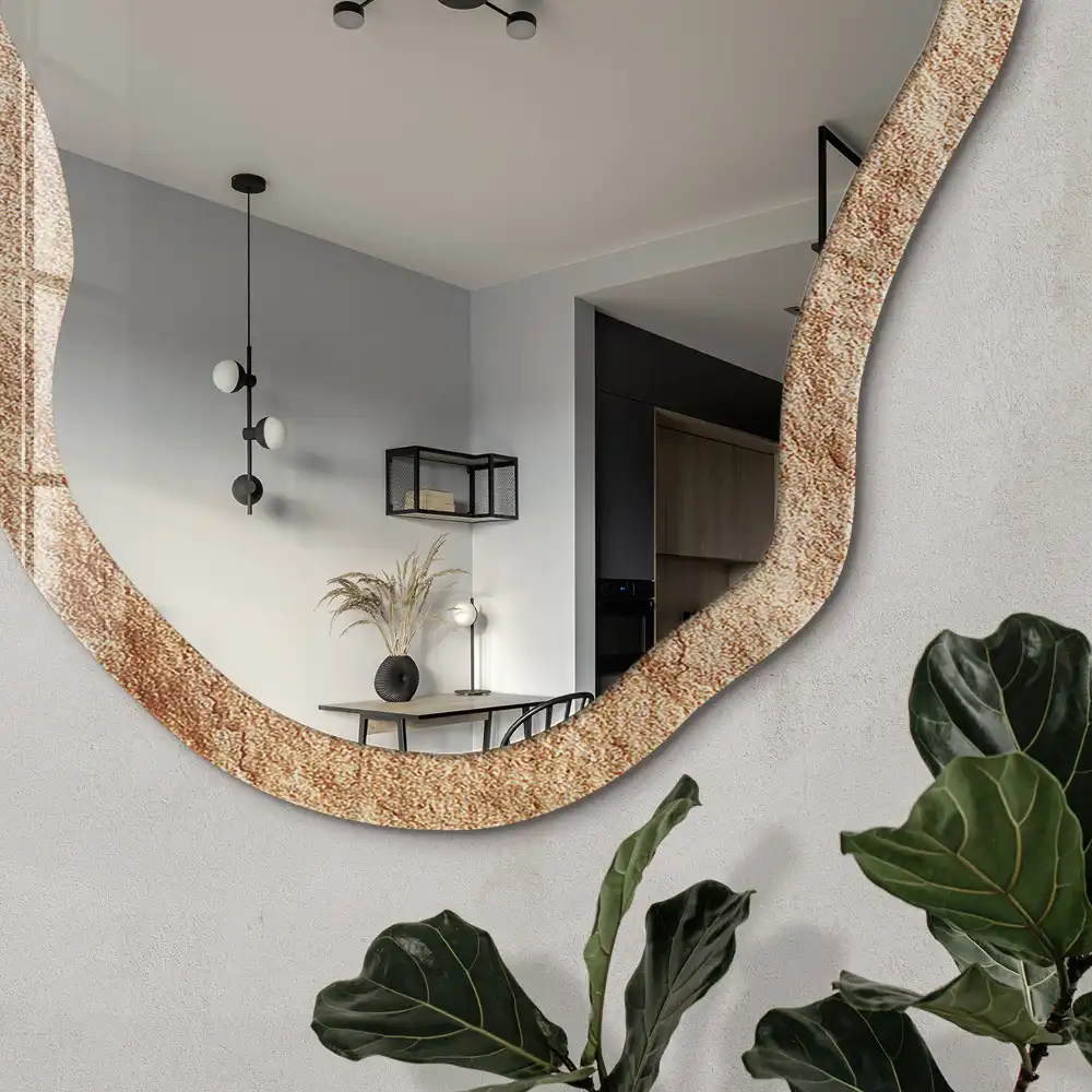 Miroir encadré à impression texturée au fini sablonneux et forme irrégulière