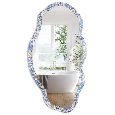 Miroir irrégulier à motif de carreaux méditerranéens