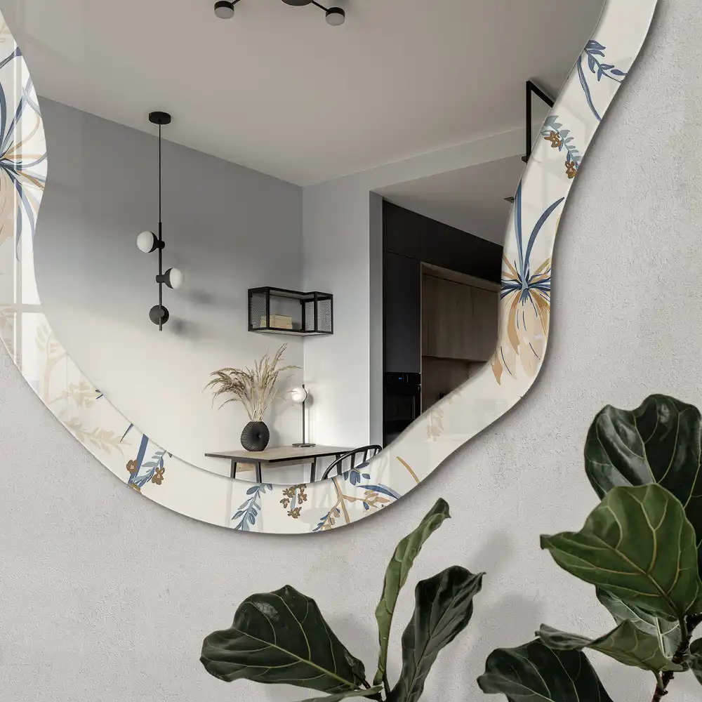 Miroir encadré à motif floral beige de forme irrégulière