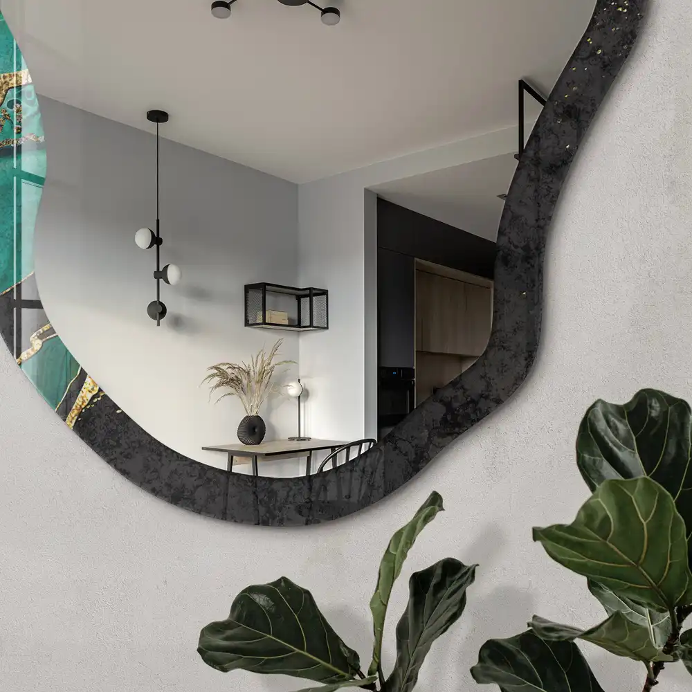 Miroir encadré à motif de rayures vertes et forme irrégulière