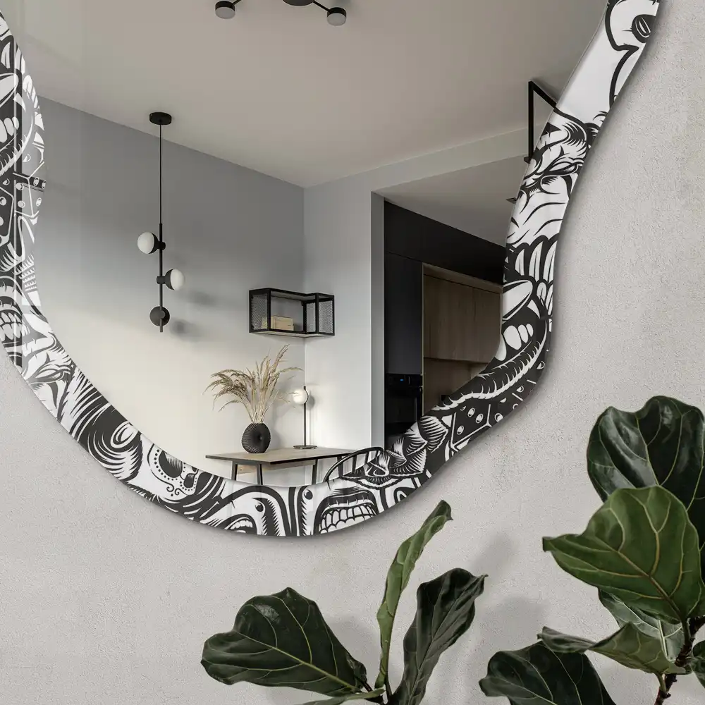 Miroir encadré à motif de visages expressifs aux formes irrégulières