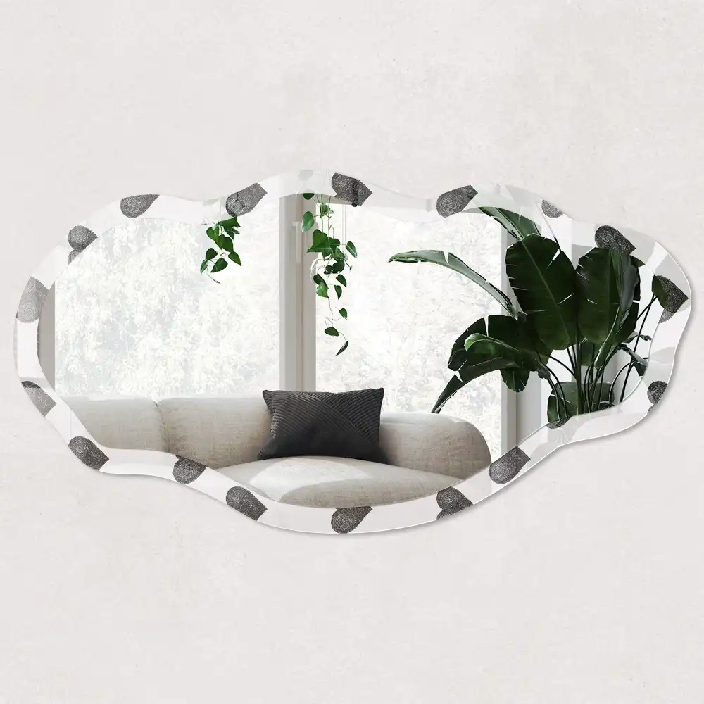 Miroir encadré à motif cœurs gris forme irrégulière