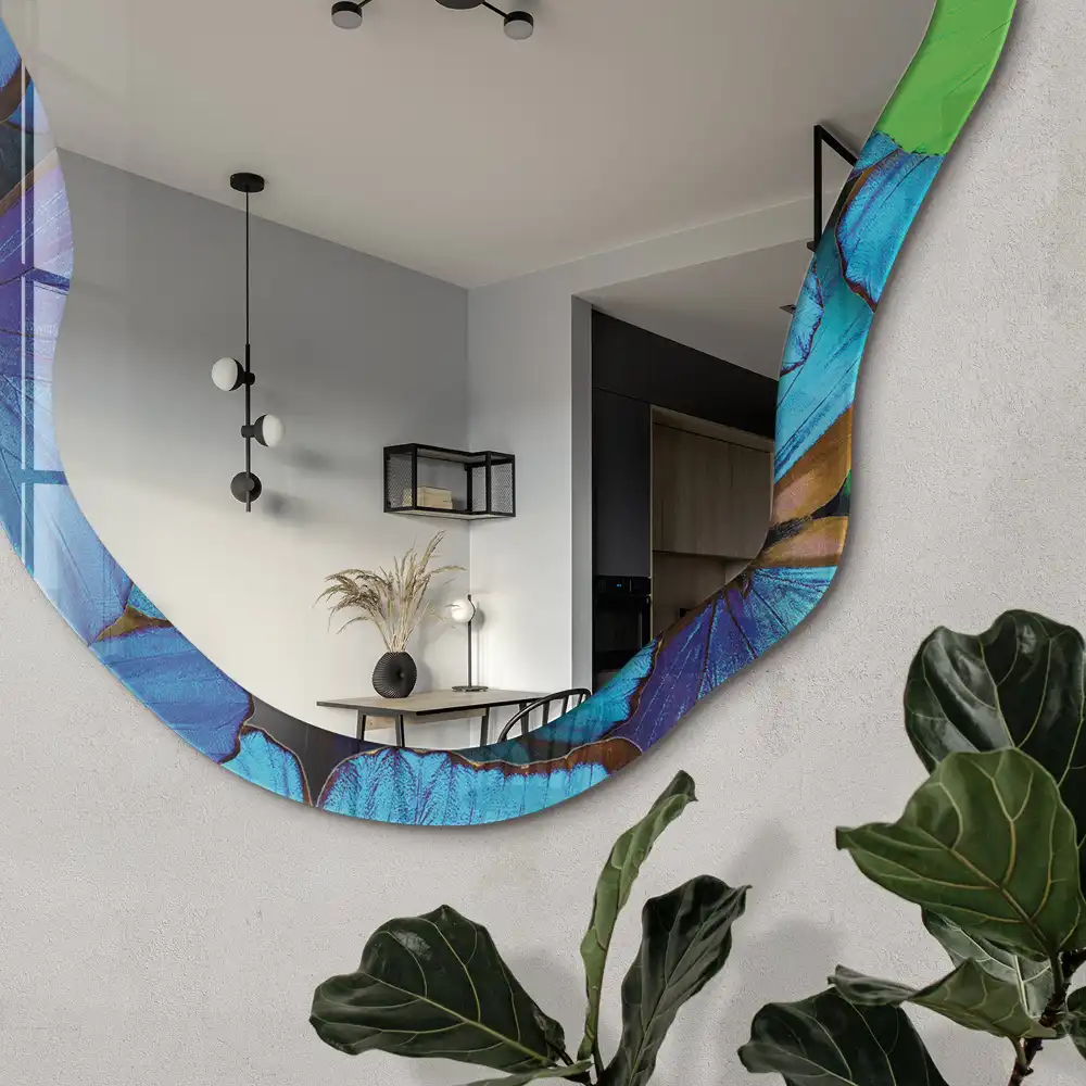 Miroir irrégulier avec motif papillon