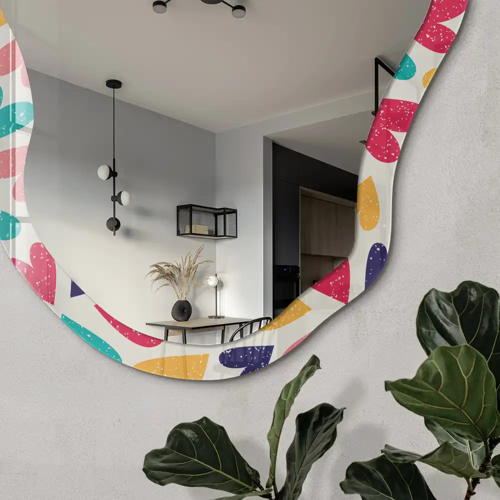 Miroir encadré à impression de cœurs colorés de forme irrégulière