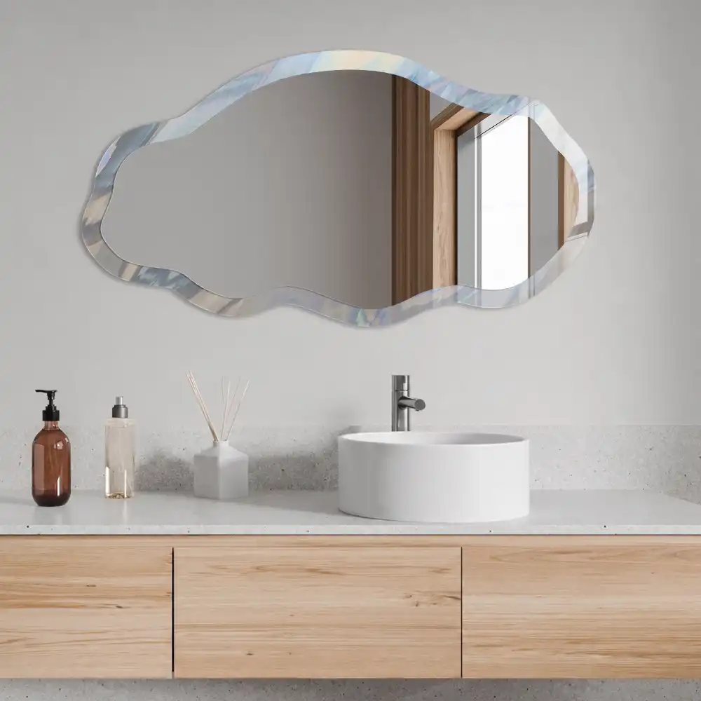 Miroir encadré à impression abstraite aux formes irrégulières et tons pastel