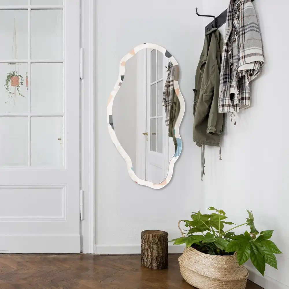 Miroir encadré avec impression terrazzo artistique de forme irrégulière