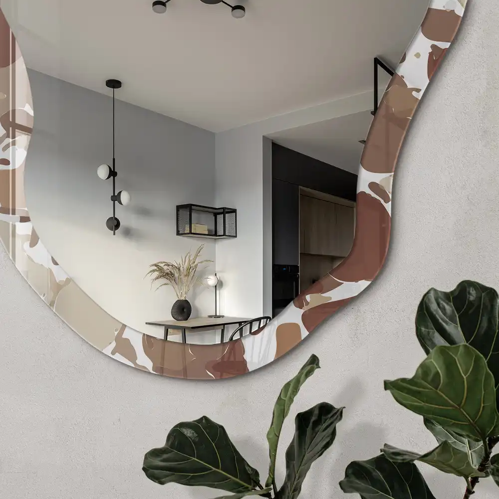 Miroir irrégulier à motif terrazzo chaleureux