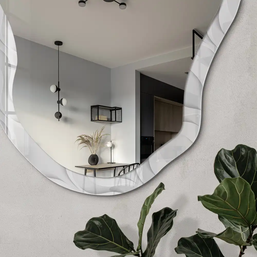 Miroir encadré à motifs ondulés de forme irrégulière