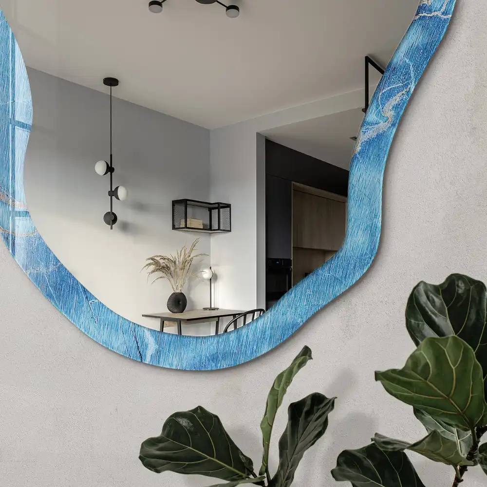 Miroir encadré avec impression effet marbre bleu forme irrégulière