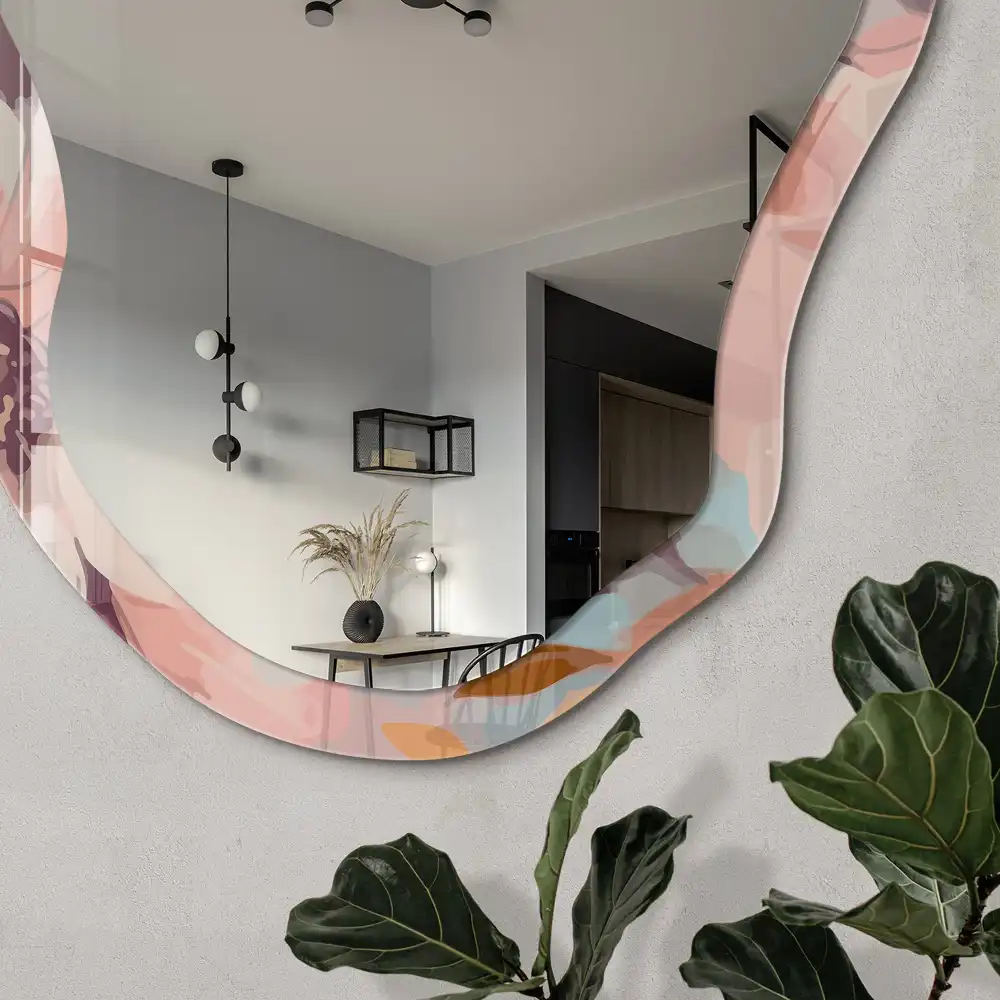 Miroir encadré à motif floral et forme irrégulière