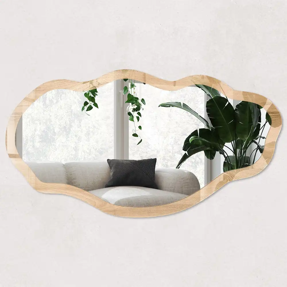 Miroir encadré à motif beige de forme irrégulière
