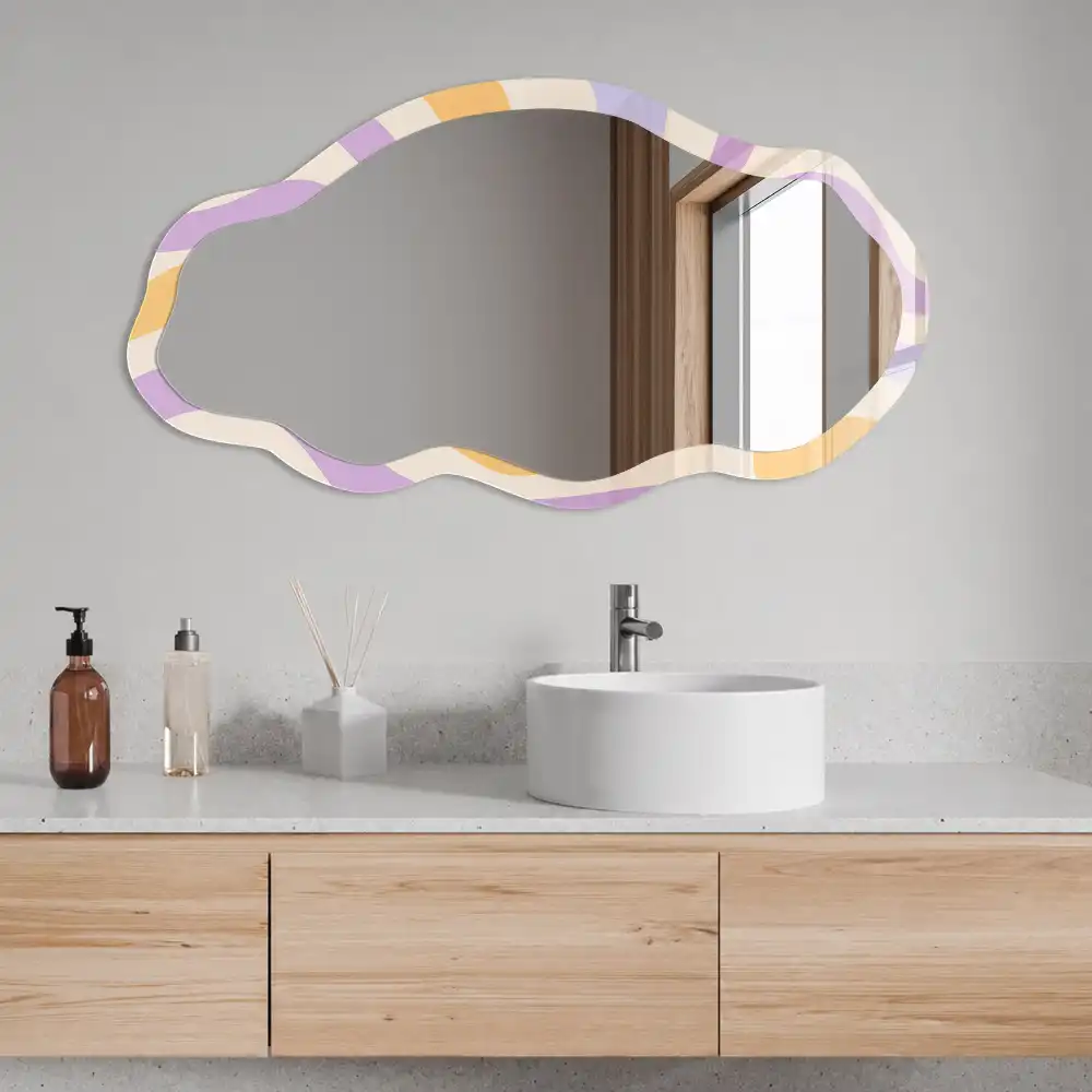 Miroir encadré à motif ondulé de forme irrégulière