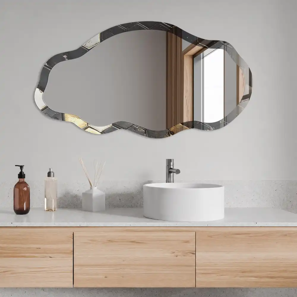 Miroir encadré à motif géométrique carrelé de forme irrégulière