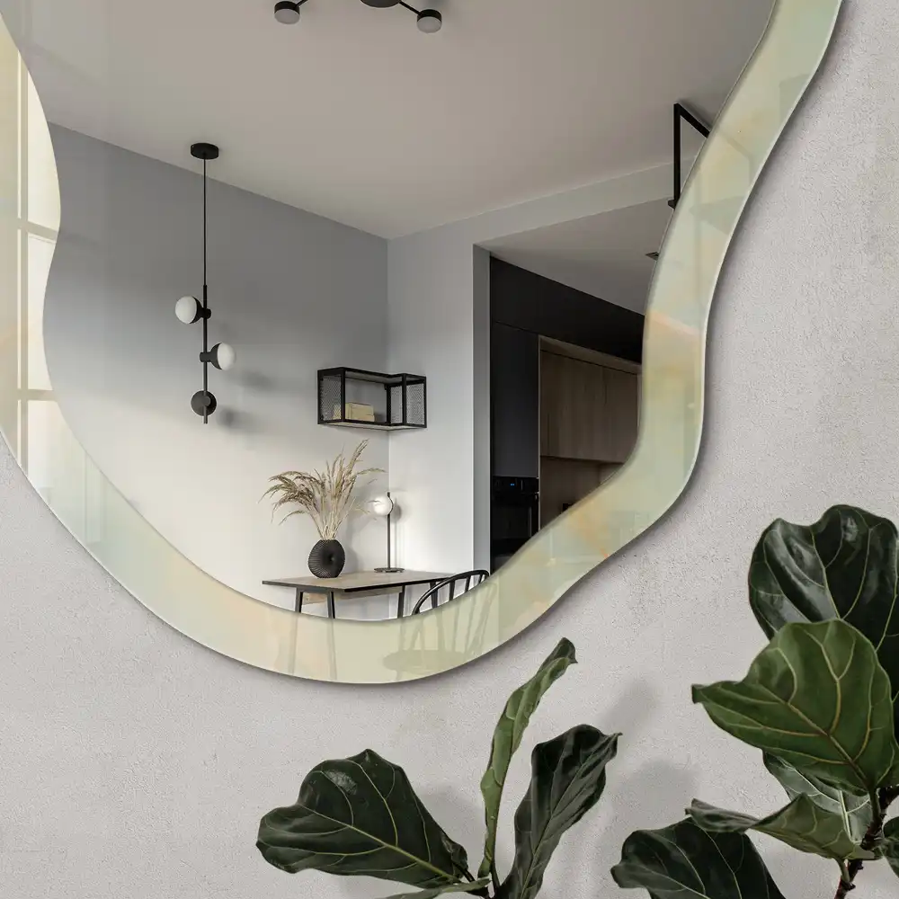 Miroir encadré à motif pastel de forme irrégulière