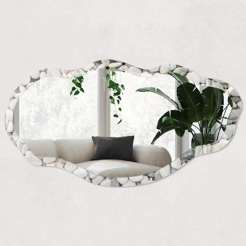 Miroir encadré à motif mosaïque de pierre aux formes irrégulières