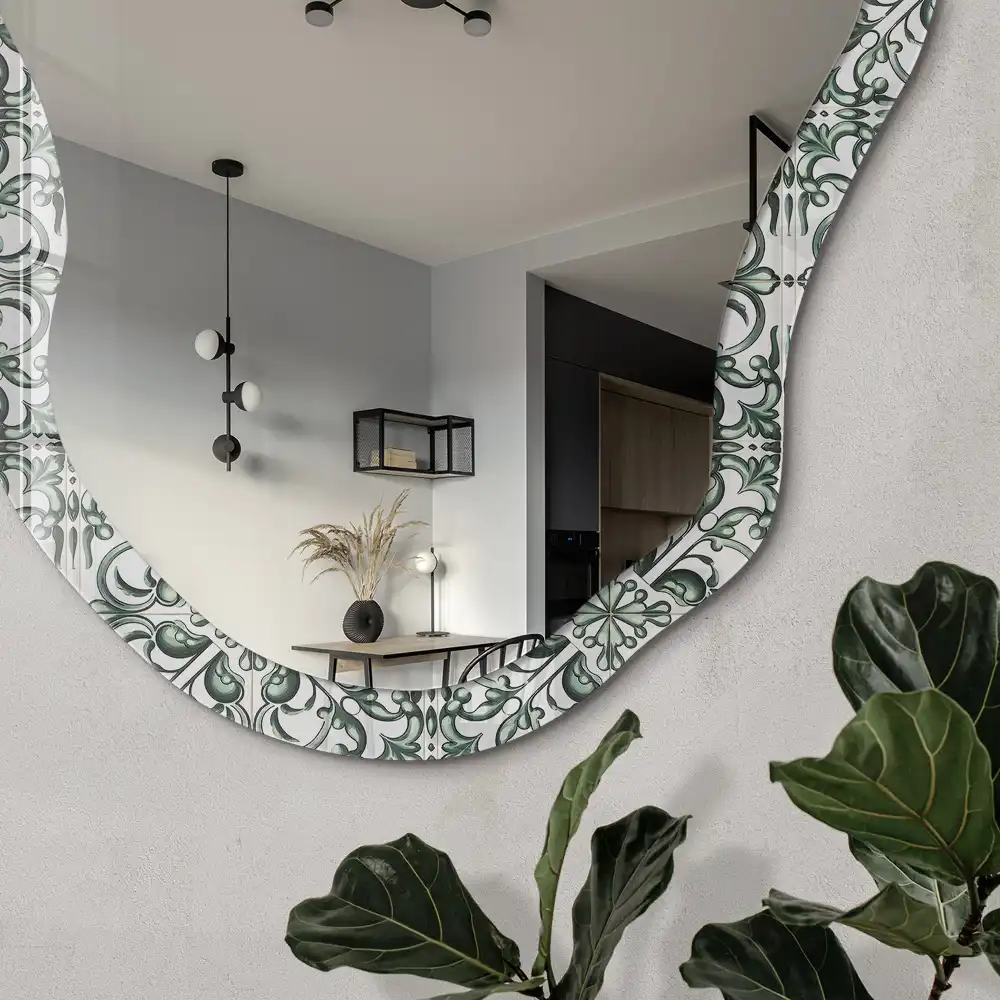 Miroir irrégulier à motif ornemental vert