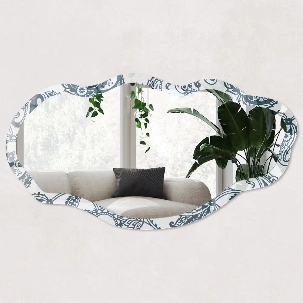 Miroir irrégulier à motifs décoratifs élégants
