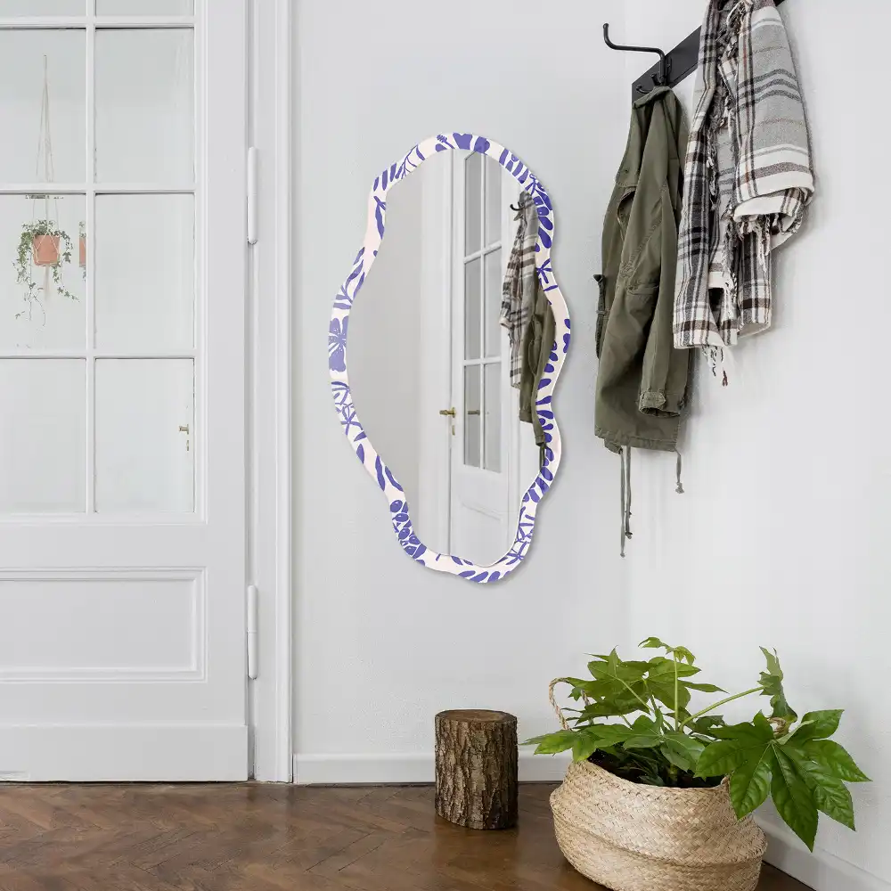 Miroir encadré à motif botanique tropical aux formes irrégulières