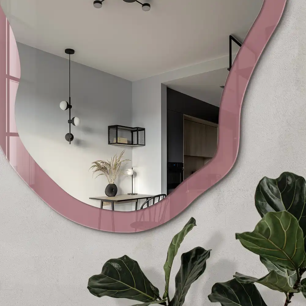 Miroir irrégulier à impression rose adouci