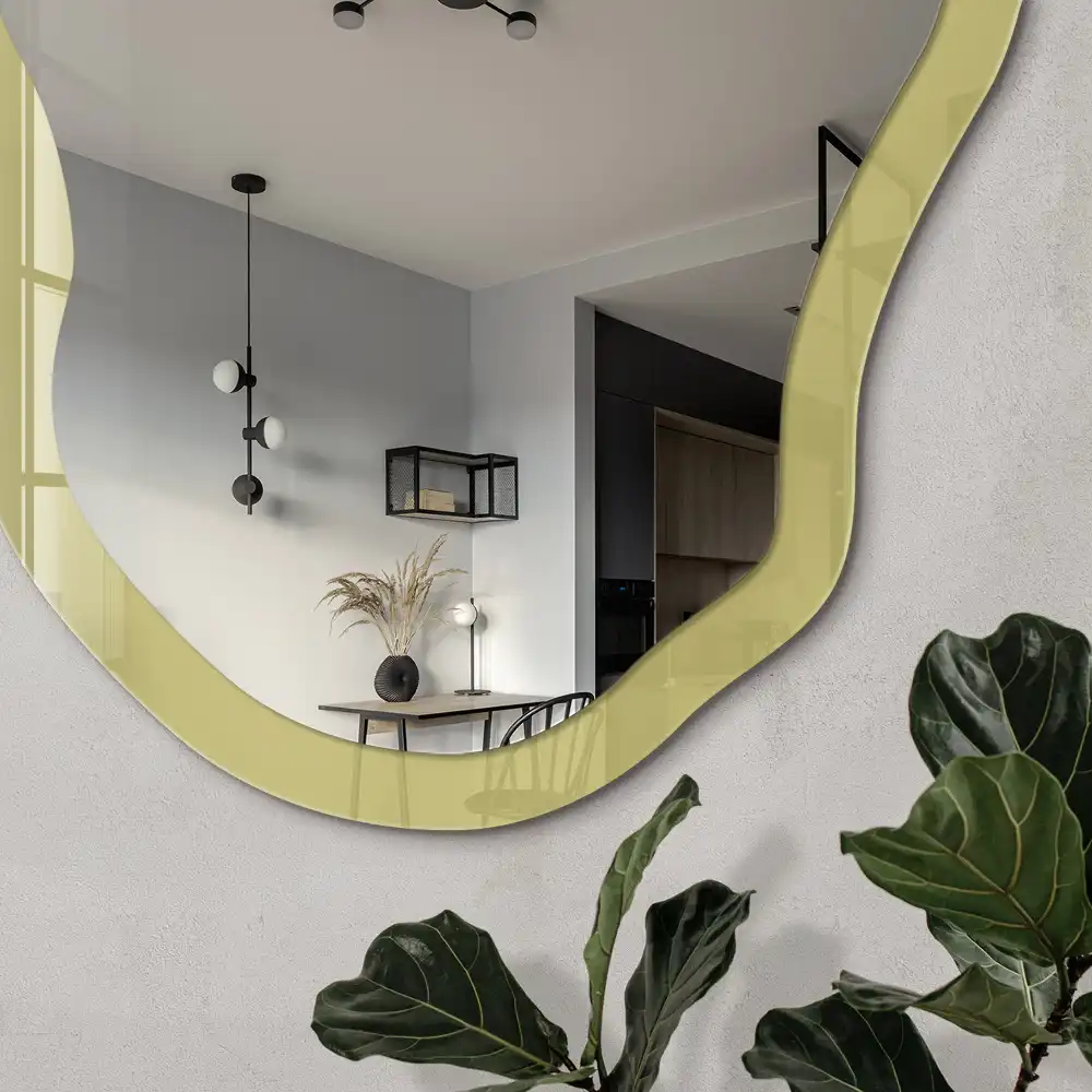 Miroir encadré à impression forme irrégulière moutarde clair