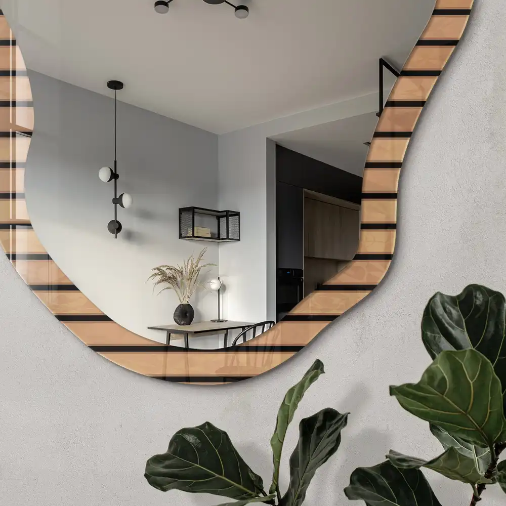 Miroir encadré à impression rayures beiges de forme irrégulière