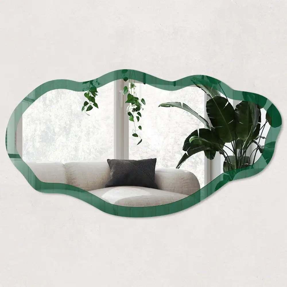 Miroir encadré à motif de rayures vertes et forme irrégulière