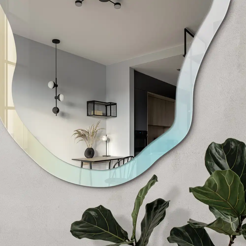 Miroir décoratif irrégulier aux tons doux