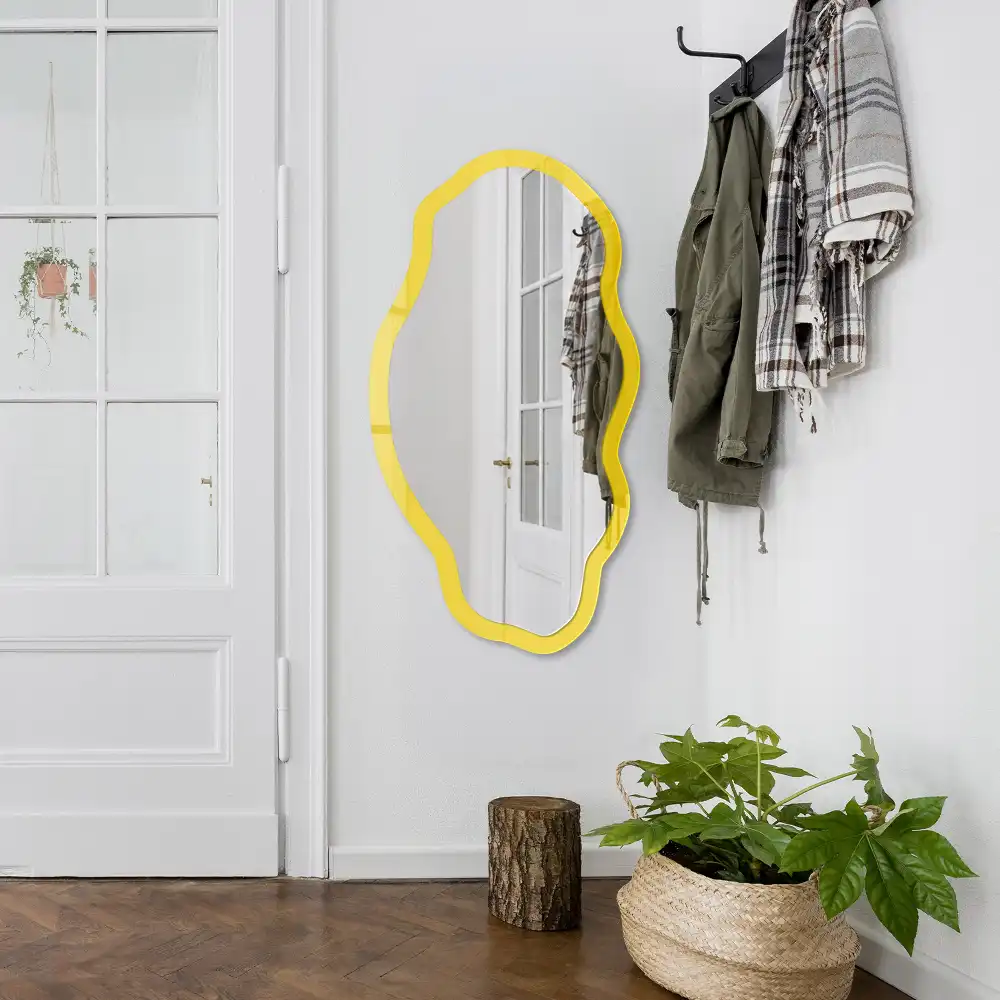 Miroir décoratif irrégulier à impression jaune intense